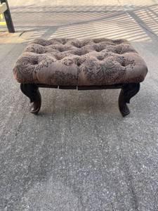 lot 329 image: Decorative Tufted Footstool