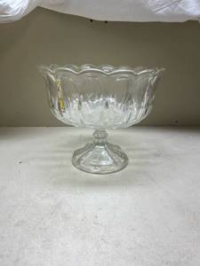 lot 351 image: Clear Glass Pedestal Compote Bowl