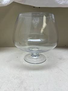lot 352 image: Large Crystal Brandy Snifter Glass