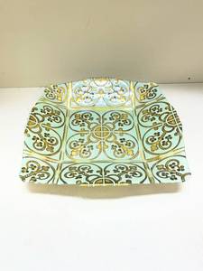 lot 353 image: Decorative Glass Plate with Gold Floral Pattern
