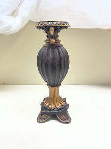lot 357 image: Decorative Pedestal Stand with Lattice Top