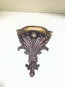lot 361 image: Garden Ridge Decorative Wall Bracket