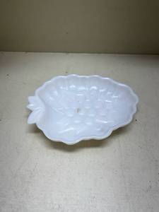 lot 362 image: White Milk Glass Leaf Dish