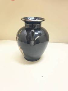 lot 366 image: Japanese Black Lacquer Vase with Bird Motif