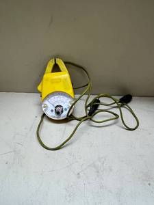 lot 372 image: UNI-T Model YTD-52100 VoltAmmeterOhmmeter