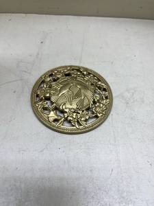 lot 383 image: Decorative Brass Bird & Floral Round Brooch