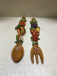 lot 387 image: 1976 Homco Decorative Kitchen Wall Utensils