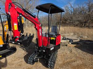 lot 3240 image: Mini Excavator CK13J - 13.5HP Compact Digger (Red)
