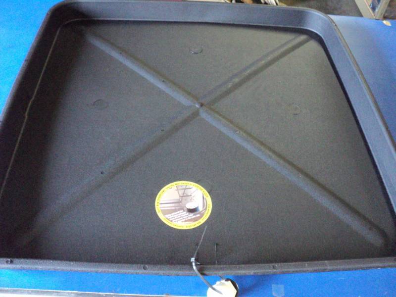lot 3513 image: (1) square water heater pan 32 X 32, plastic