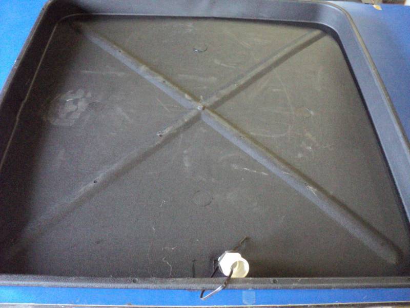 lot 3514 image: (1) square water heater pan 32 X 32, plastic