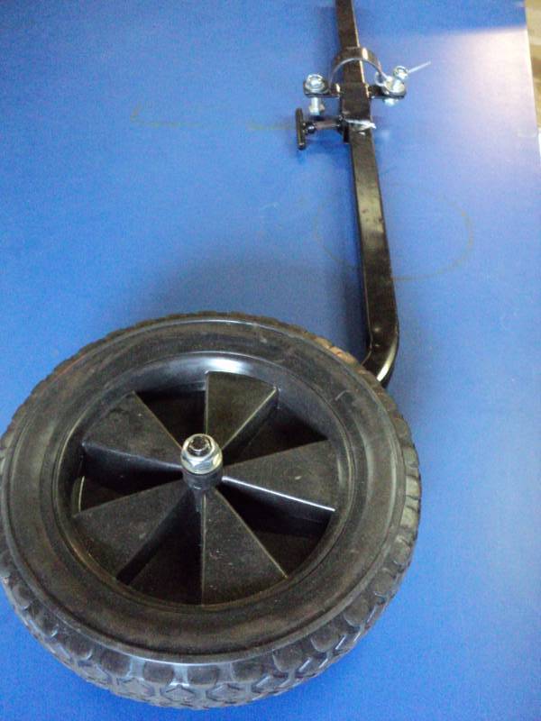 lot 3525 image: wheel on square pole,  34 X 34 X 39-12 T,  10 diameter wheel