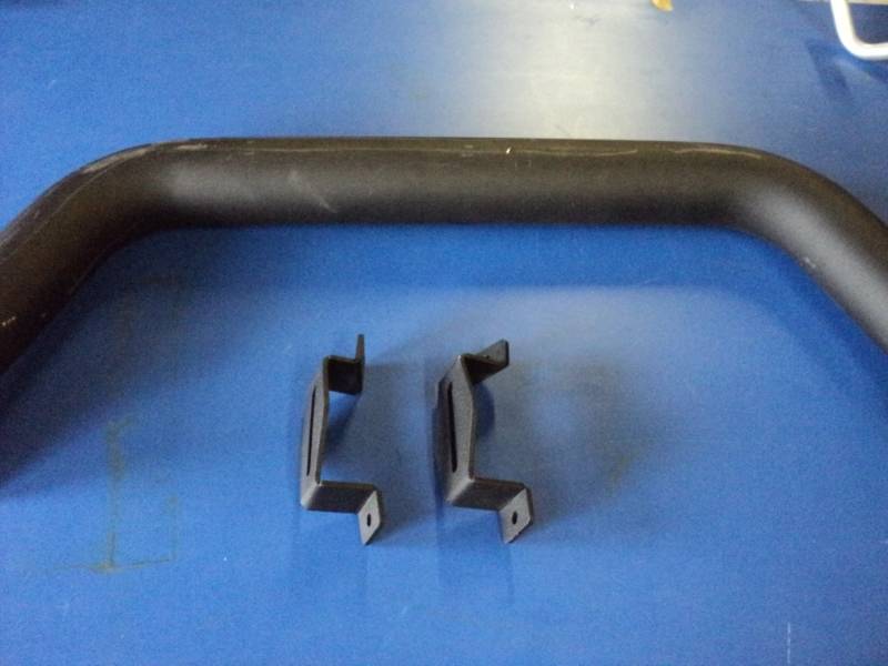 lot 3532 image: Grab barroll bar powder coated metal with (2) brackets, other hardware not included