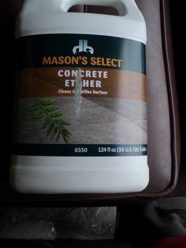 lot 2009 image: (1) 124 fl. oz. bottle Masons Select Concrete Ether 6050