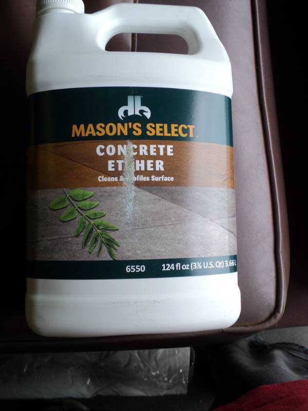 lot 2010 image: (1) 124 fl. oz. bottle Masons Select Concrete Ether 6050