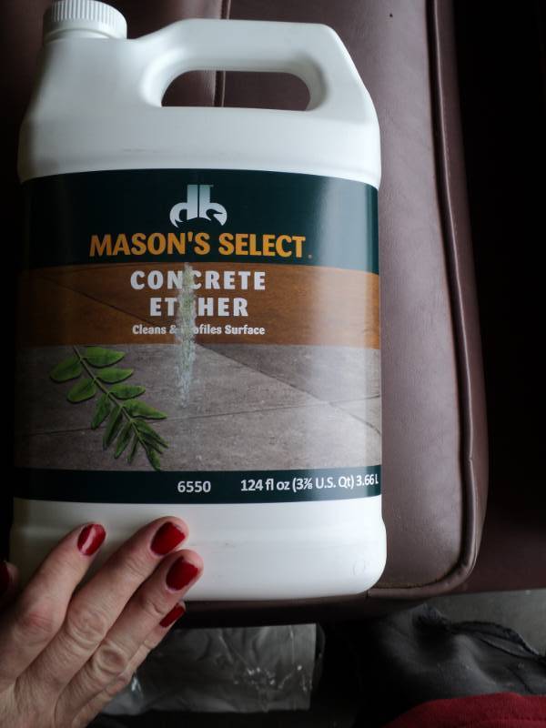 lot 2012 image: (1) 124 fl. oz. bottle Masons Select Concrete Ether 6050
