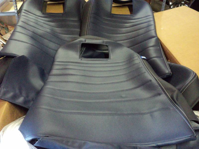 lot 3546 image: (4) ct. lot United Airlines Seat covers with head rest covers, blue & midnight blue, approx. 30 x 18