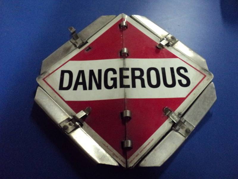 lot 3561 image: Label Master metal placard, changeable 13.5 x 13.5