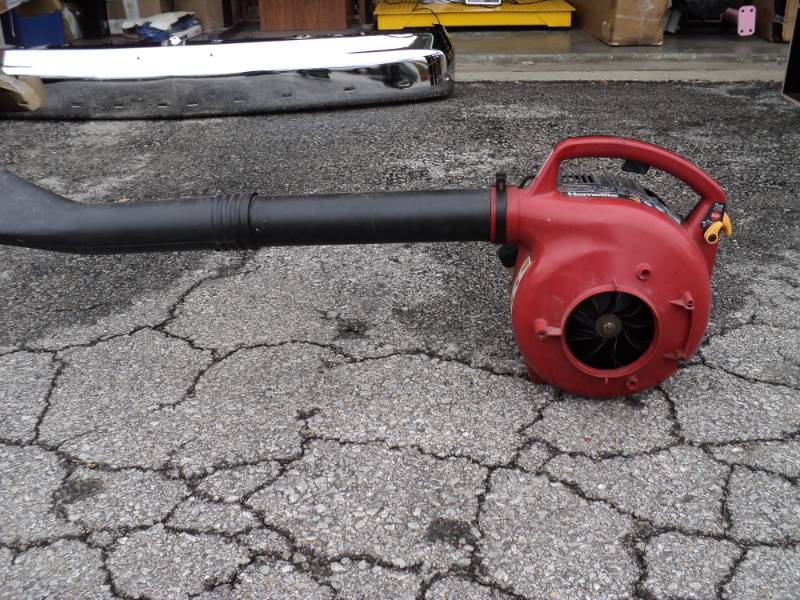 lot 3583 image: Homelite Blower,  gas powered, used, untested