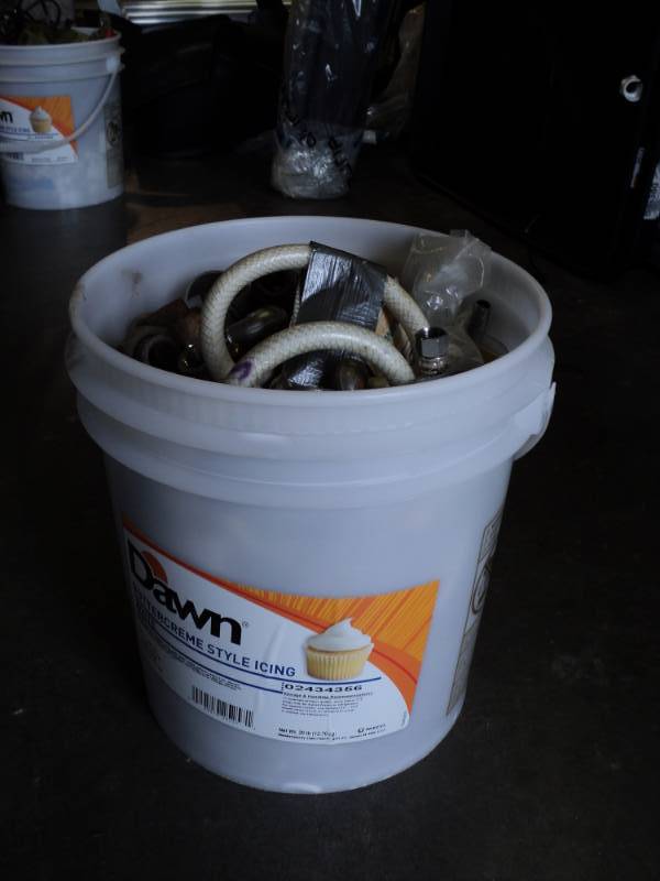 lot 3586 image: 24 lbs hardware in 5 gallon bucket