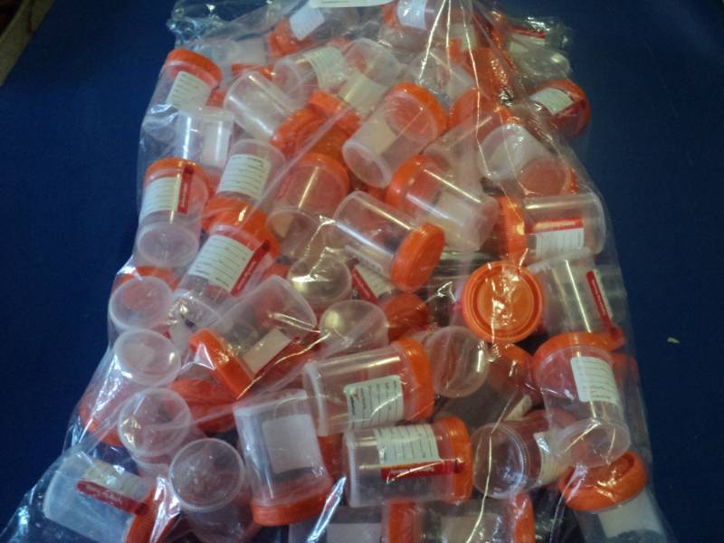 lot 3660 image: (1) package of (75) specimen cup 120 mL clear with screw on lid, great for paint storage