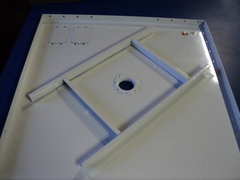 lot 3629 image: Suspended Ceiling panel 23-34 x 23-34, white