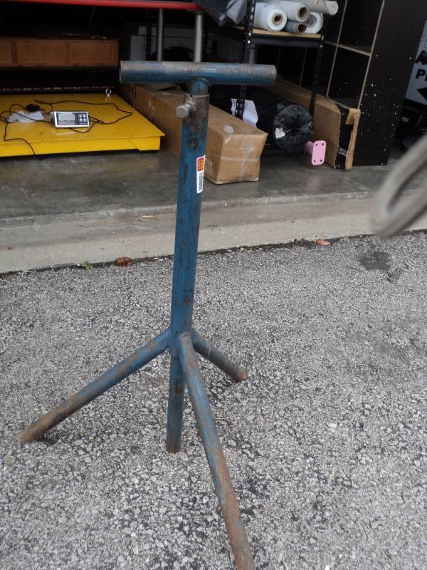lot 3657 image: Metal roller stand, adjustable height 32-12 up to 57-12, used