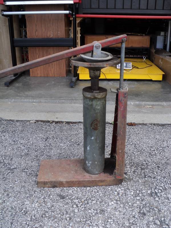 lot 3682 image: Grease Hand pump 16 x 7 x 27