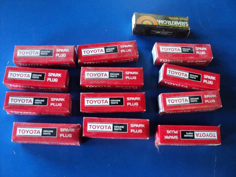 lot 3683 image: (13) ct. lot Spark Plugs (12) Toyota W20EX-U, (1) World Parts W30 206