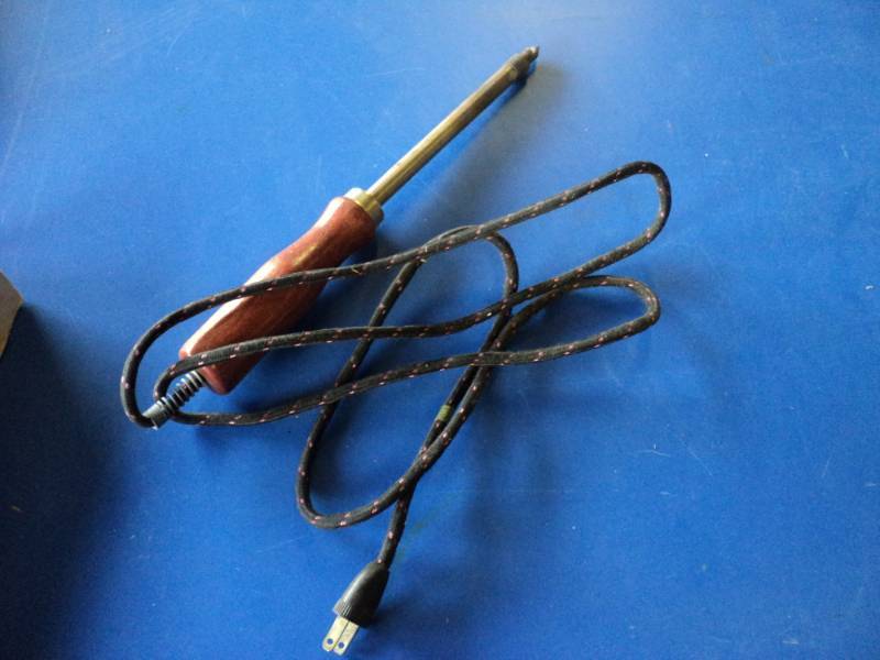 lot 3686 image: Soldering iron, used powers on, heats up