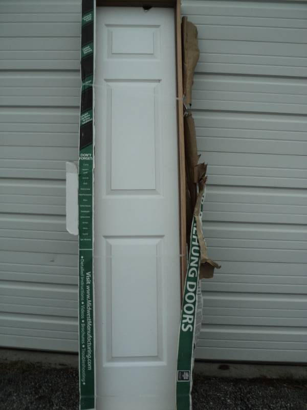 lot 3710 image: Mastercraft Midwest Manufacturing Pre-hung interior door 83 x 19 x 5-12, white