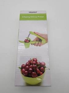 lot 56902 image: Veleka. Cherry And Olive pitter