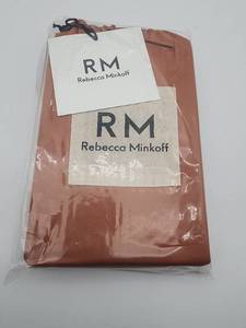 lot 56929 image: Rebecca minkoff 300 thread count 100% cotton pillowcases Queen color clay