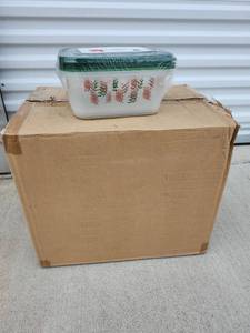 lot 110 image: BOX OF 12 COUNT FOR TOTAL OF 36 CONTAINERS - Holiday Large Rectangle Food Storage Container - 64oz3ct - up & up brand