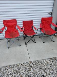 lot 137 image: Set of 3 Red Folding Camping Chairs with Cup Holders - FUNCTIONAL JUST NEED CLEANED