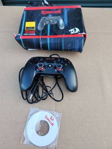 Redragon Saturn Wired Gaming Controller - LIKE NEW NOT TESTED