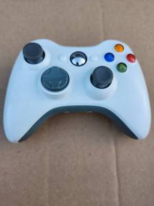 lot 144 image: Microsoft Xbox 360 Wireless Controller - White