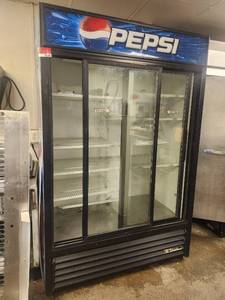 lot 15506 image: True GDM-45 Commercial Glass Door Display Refrigerator