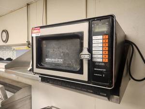 lot 15507 image: Amana MenuMaster Commercial Microwave  Model VEND-11B