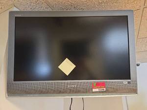 lot 15546 image: Sony Bravia LCD 32in TV  Model KDL-32S2000