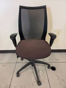 lot 16038 image: Haworth Very Task Office Chair&nbsp Model MHF332990
