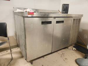 lot 15584 image: Commercial Double Door Refrigerator