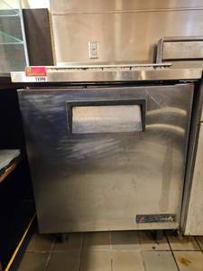 lot 15590 image: True TWT-27F Commercial Undercounter Refrigerator