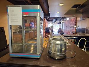 lot 15592 image: Commercial Star HFD-2 Display Case with Winco Soup Warmer