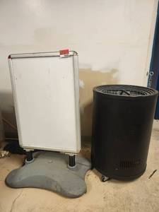 lot 15628 image: Double-Sided Display Stand with Rolling Cooler