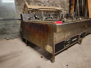 lot 15637 image: Toastmaster Commercial Electric Deep Fryer