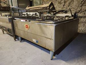 lot 15638 image: Wells Commercial Deep Fryer