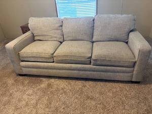 lot 1007 image: Couch (3 cushion) 72--FR