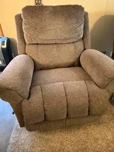 lot 1011 image: Lazy Boy Recliner (Large Size)-- FR