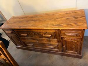 lot 1014 image: Winners Only Buffet (4 drawer 2 door)-- FR