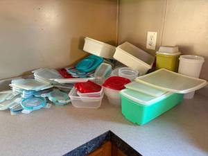 lot 1019 image: TupperwarePlastic Ware-- K